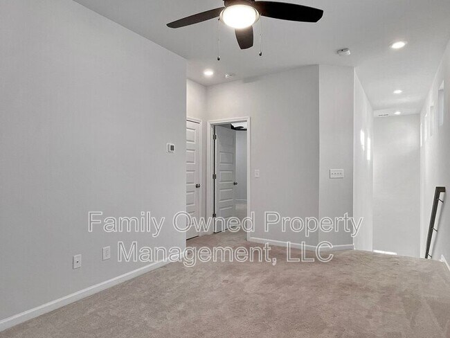 Building Photo - 420 W Respite Ln
