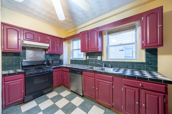 Building Photo - 31 Seattle St