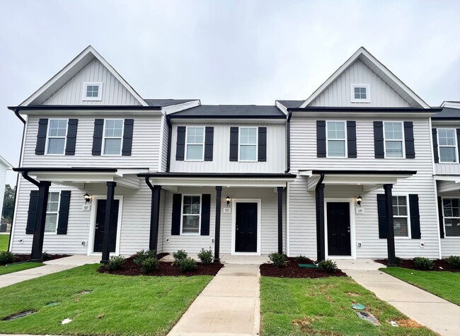 Building Photo - 2 Bedroom Townhome in Smithfield!