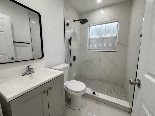 Building Photo - 736 NW 41st St