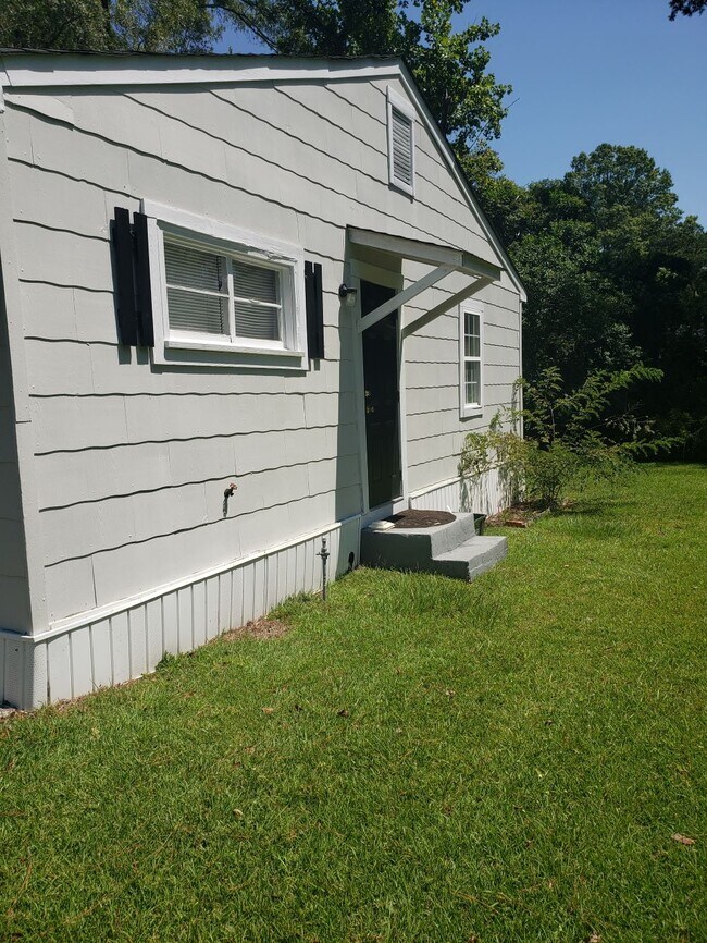 Building Photo - 1310 Colony Rd