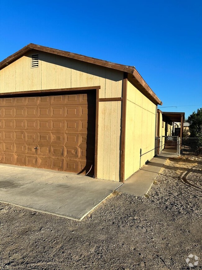 Building Photo - 3 Plus Bonus Room