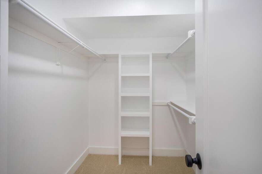 Building Photo - Bright Northwest Dallas home on large quarter-acre lot