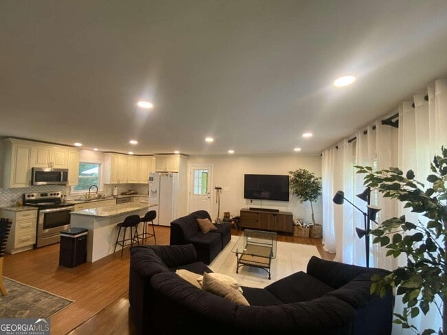 Building Photo - 1317 Dunwoody Ln NE