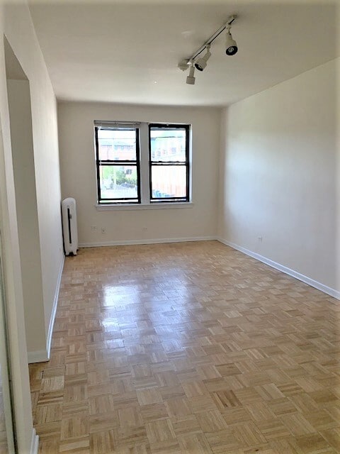 Building Photo - 644 W Wrightwood Ave
