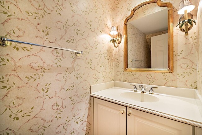 Building Photo - 2002 Graden Dr