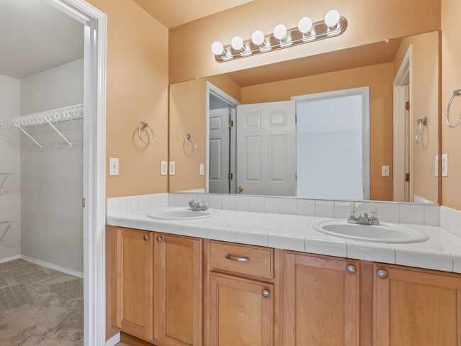 Building Photo - 3 Bed Home w/Recent Updates Attached Garag...