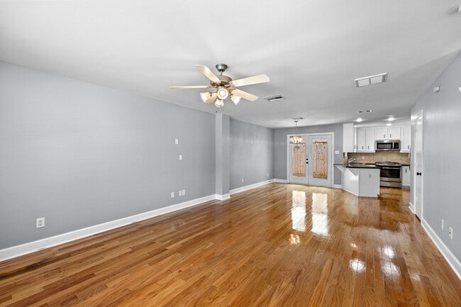 Building Photo - 5951 S Loop E