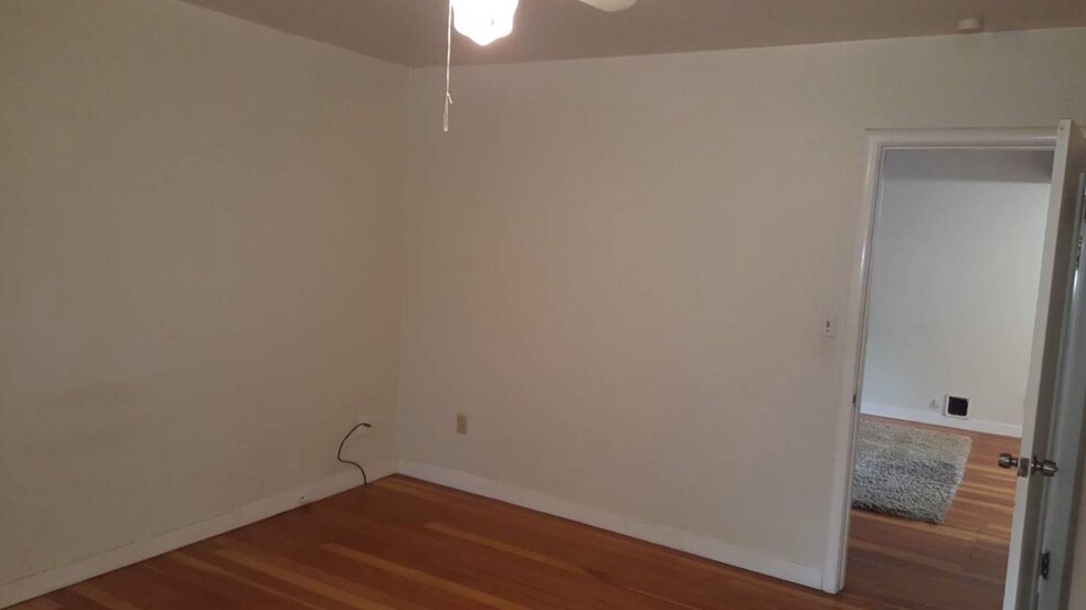 Building Photo - 627 Rose Ave