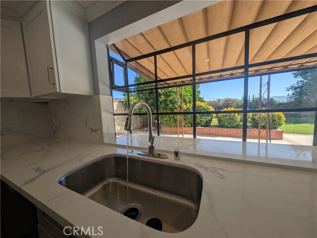 Building Photo - 30516 Sandtrap Dr