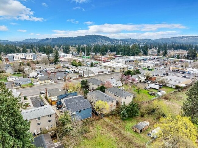 Building Photo - 2 bedroom 1.5 bath Condo! Washer and Dryer in unit!!