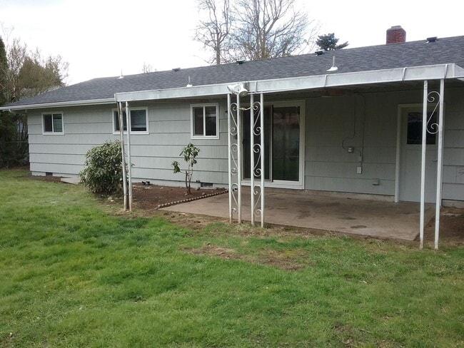 Building Photo - Updated Three Bedroom Home in Keizer