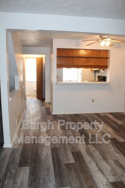 Building Photo - 501 Tyler Dr