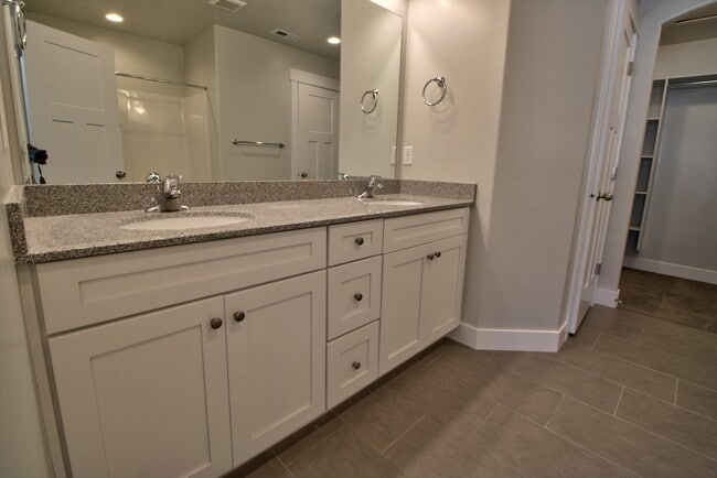 Building Photo - Pet Friendly Lehi Townhome