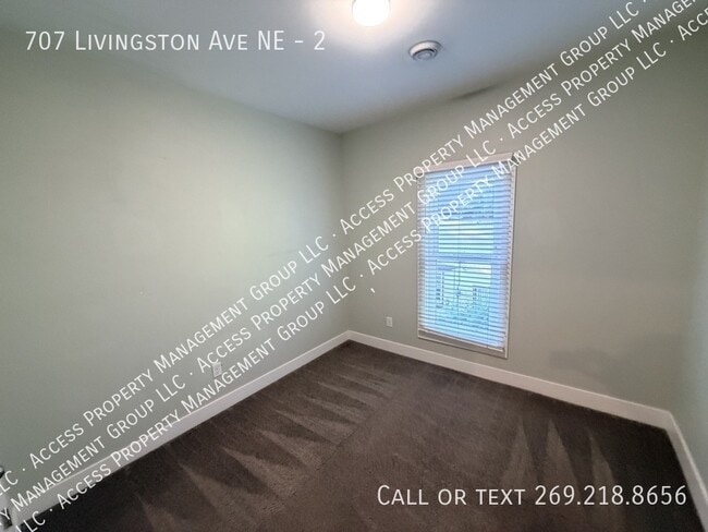 Building Photo - 707 Livingston Ave NE