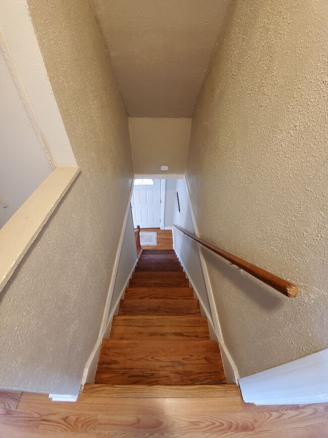 Building Photo - 4 Bedroom 1 Bath Home