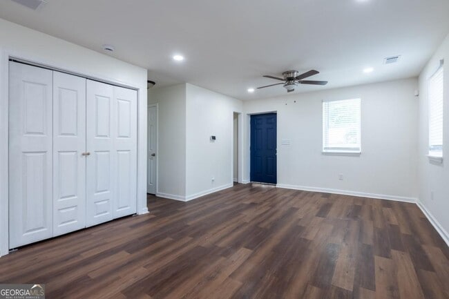 Building Photo - 450 Paines Ave NW