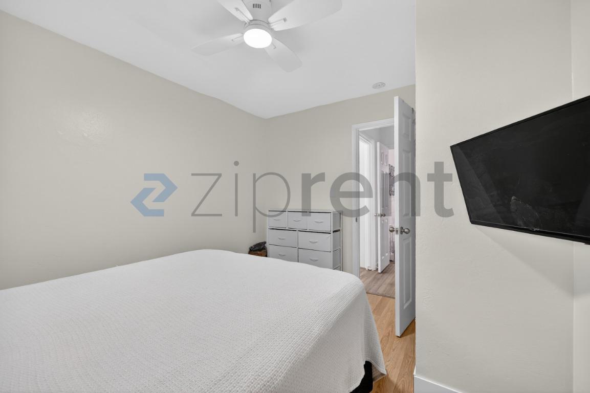 Building Photo - 2613 Mission Blvd