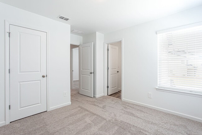 Building Photo - 364 White Tail Rd