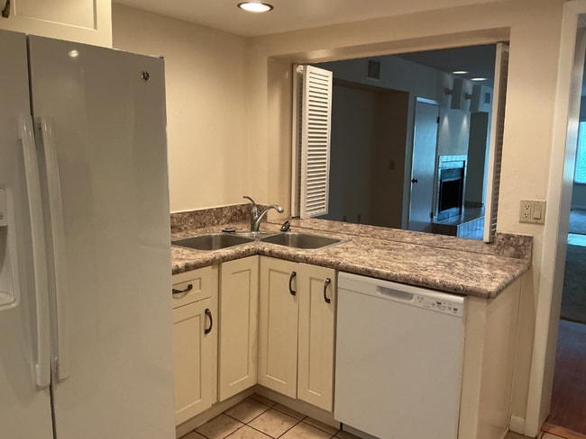 Building Photo - Lakeview Condo Coming Soon | Directly Acro...