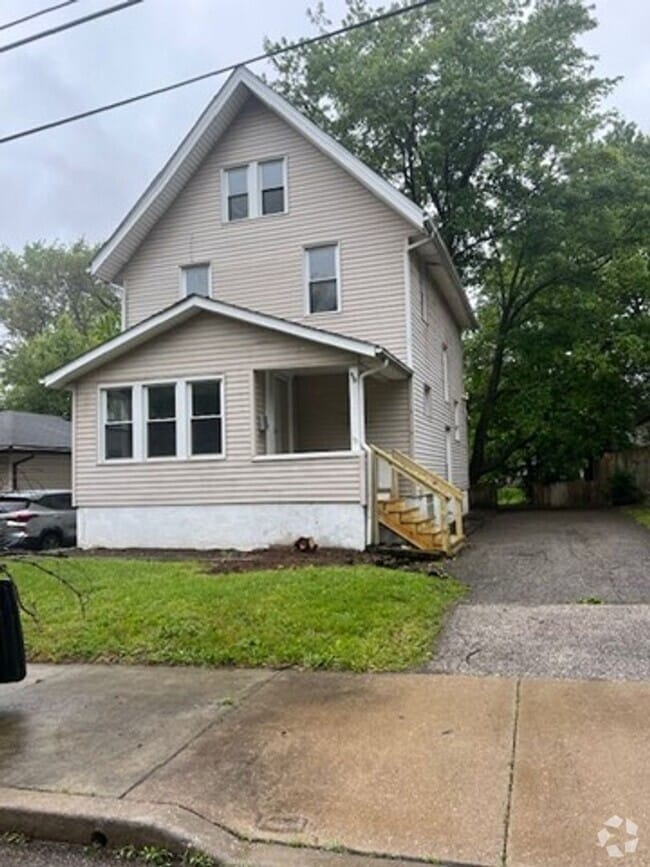 Building Photo - Charming 3 bedroom house