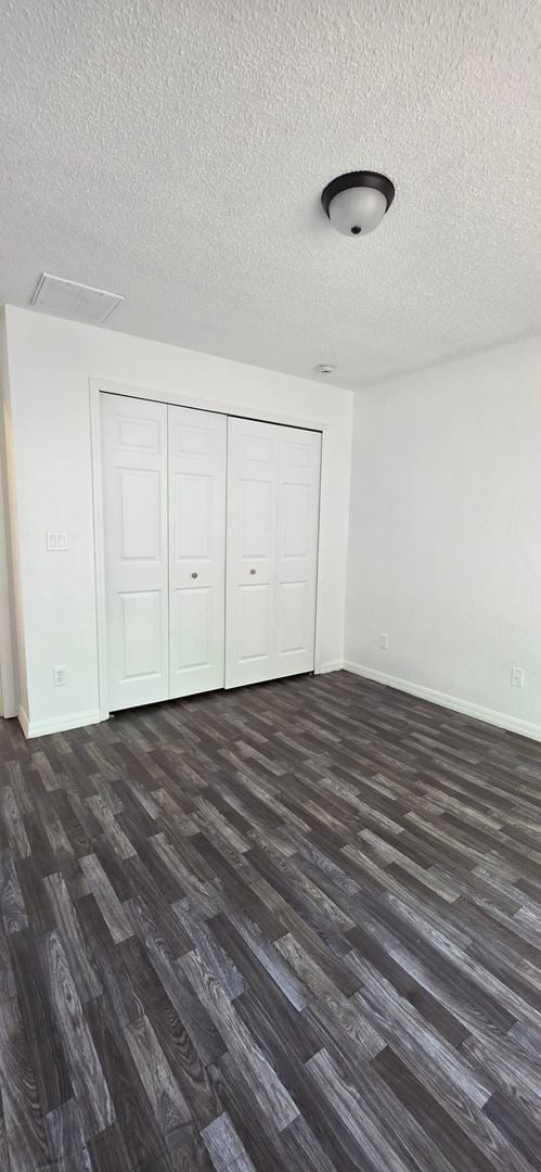 Building Photo - 3 Bedroom, 2 Bath Home with 2-Car Garage – 1,722 Sq Ft