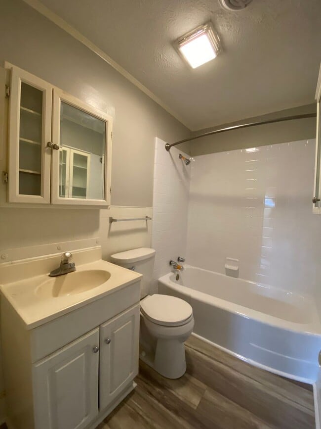 Building Photo - 202 Francis St W