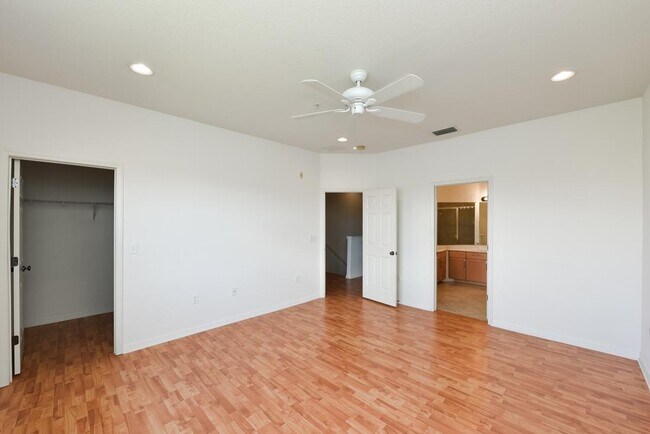 Building Photo - 3658 Parkridge Cir