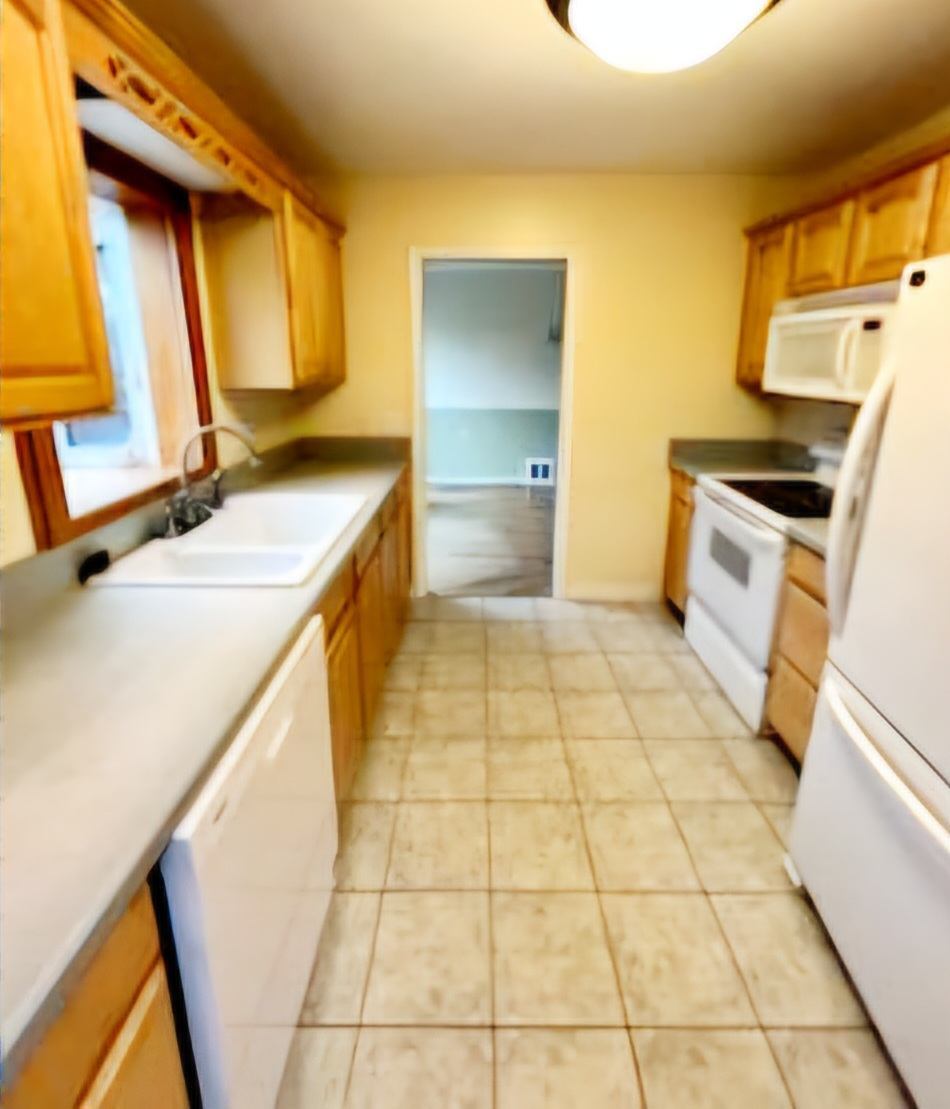 Building Photo - 606 Avenue C