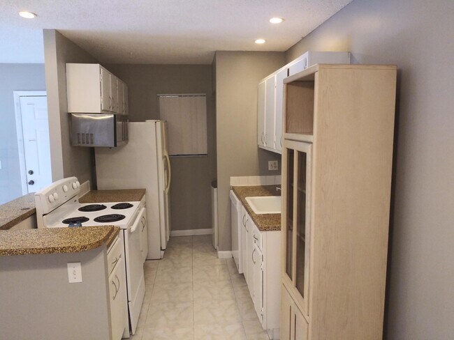 Building Photo - 522 Trace Cir