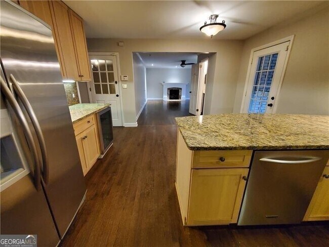 Building Photo - 4615 Mystic Dr NE
