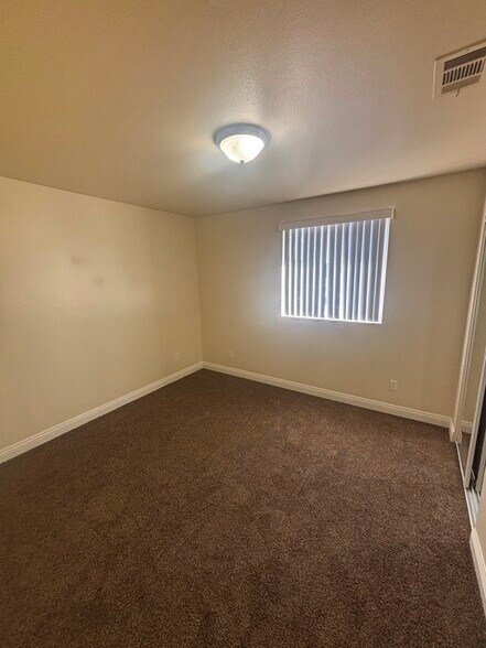 Building Photo - 829 E 84th St