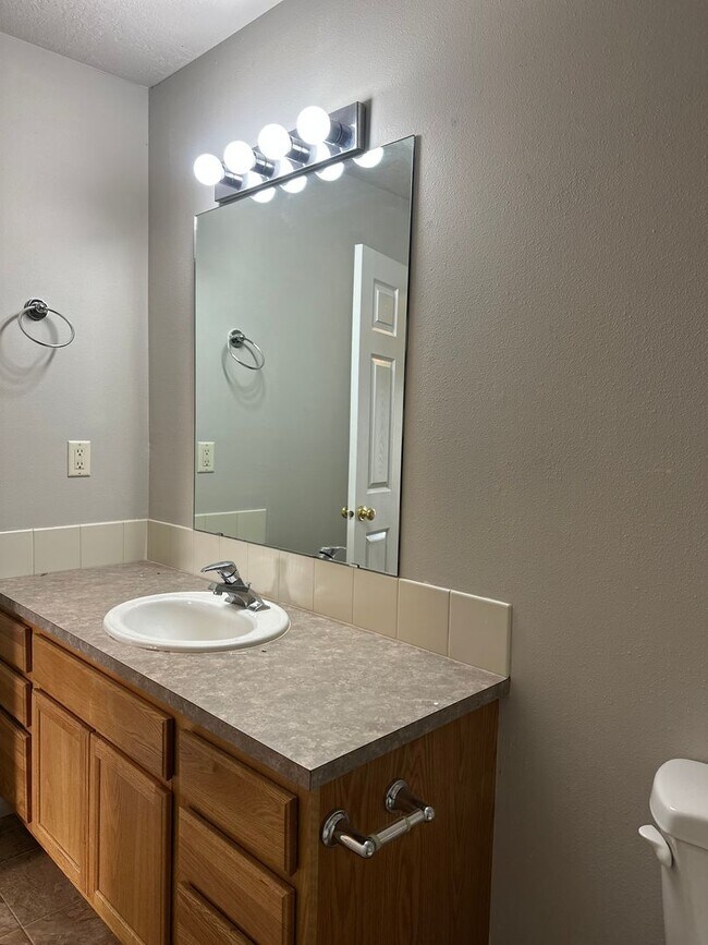 Building Photo - 1297 NE Dawson Dr