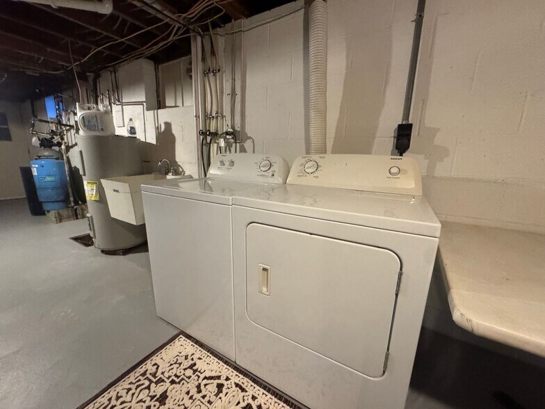 Building Photo - 2403 New Holland Pike