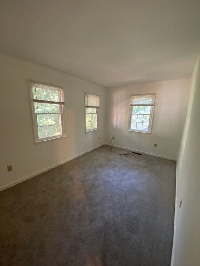 Building Photo - 1700 Taft Pl