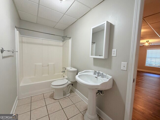 Building Photo - 11 Woodvine Ct