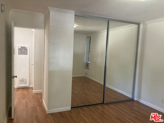 Building Photo - 1233 Barry Ave