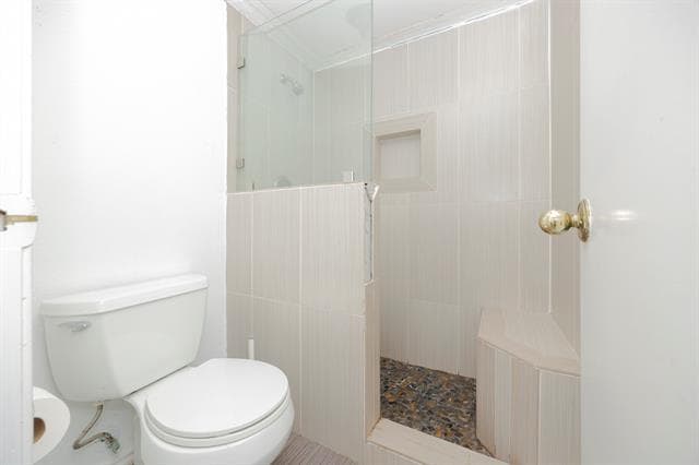 Building Photo - 18333 Roehampton Dr