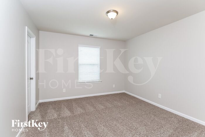 Building Photo - 112 Eden Ave