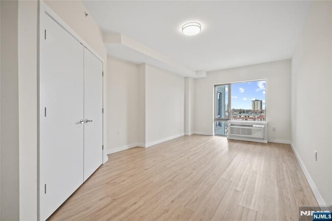 Building Photo - 69 Main St