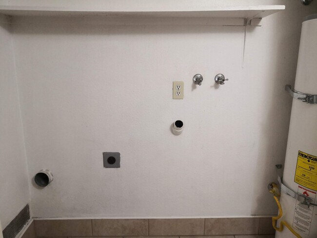 Building Photo - 1250 E Shaw Ave