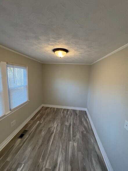 Building Photo - 601 Echo Rd