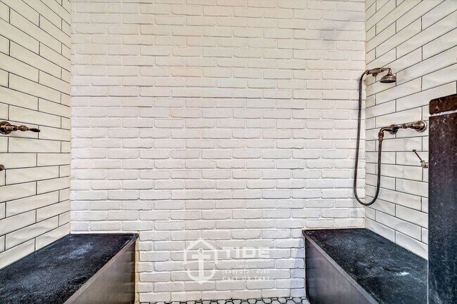 Building Photo - Live in the Heart of Harleston Village!