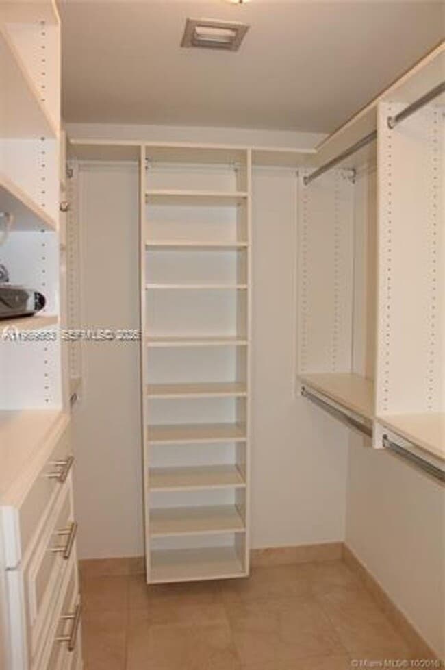 Building Photo - 16275 Collins Ave