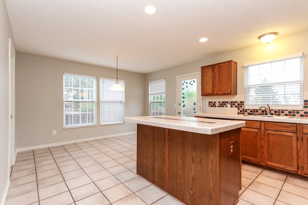 Building Photo - 401 Creekstone Dr