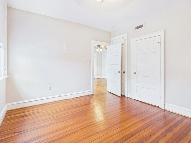 Building Photo - 2710 Stuart Ave