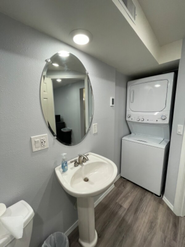 Building Photo - 250 Medford Dr