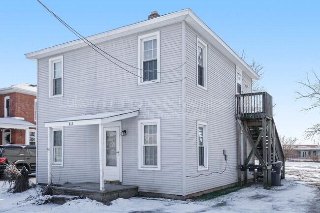 Building Photo - 412 E Prairie St