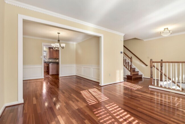 Building Photo - 8015 Merry Oaks Ln