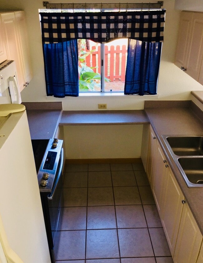 Building Photo - 3 bedroom Corner Unit at Kuulako Available June 23rd